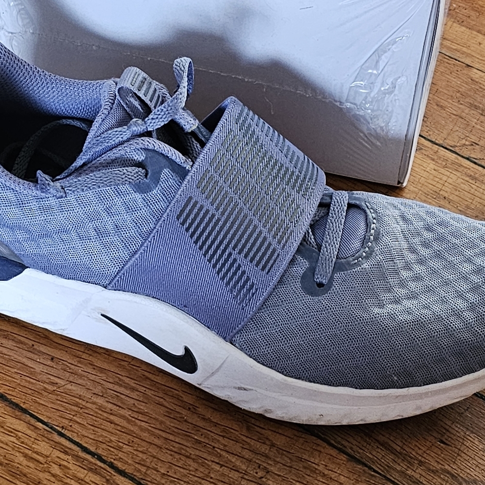 Women's nike sneakers